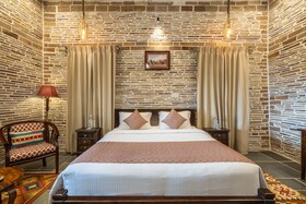 Moonstone Bhopal Ama Stays & Trails