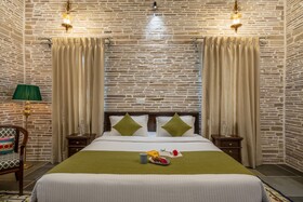 Moonstone Bhopal Ama Stays & Trails