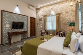 Moonstone Bhopal Ama Stays & Trails