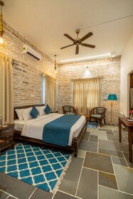 Moonstone Bhopal Ama Stays & Trails