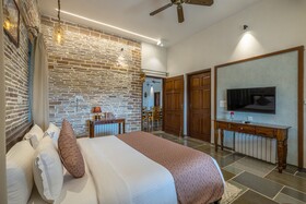 Moonstone Bhopal Ama Stays & Trails