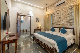 Moonstone Bhopal Ama Stays & Trails