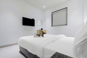 Oasis Yellow Courtyard by Fabhotel