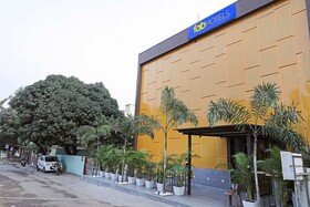 Oasis Yellow Courtyard by Fabhotel