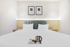 Oasis Yellow Courtyard by Fabhotel