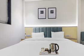 Oasis Yellow Courtyard by Fabhotel