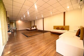 TGI Insignia Resort & Villa's