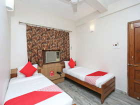 Vijay Palace by OYO Rooms