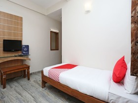 Vijay Palace by OYO Rooms