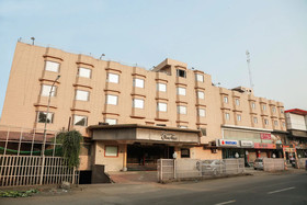 Hotel Shelter by OYO Rooms