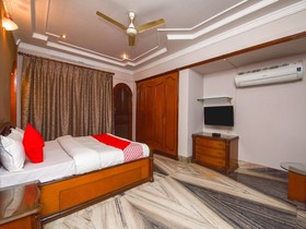 OYO 15933 Hotel V Square
