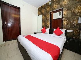 OYO 15933 Hotel V Square