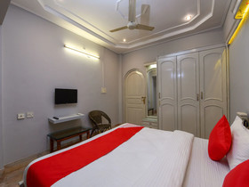 OYO 15933 Hotel V Square