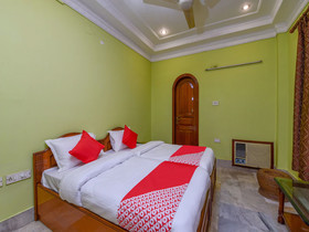 OYO 15933 Hotel V Square