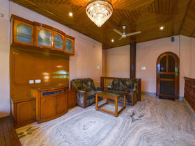 OYO 15933 Hotel V Square