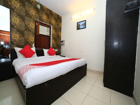 OYO 15933 Hotel V Square