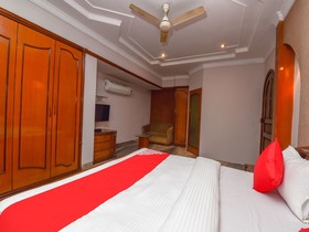 OYO 15933 Hotel V Square