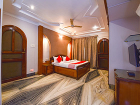 OYO 15933 Hotel V Square