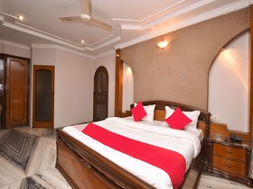 OYO 15933 Hotel V Square