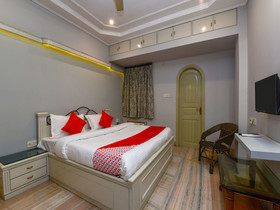 OYO 15933 Hotel V Square