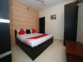 OYO 15933 Hotel V Square