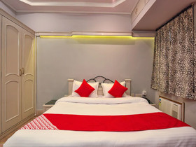 OYO 15933 Hotel V Square