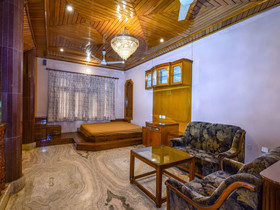 OYO 15933 Hotel V Square