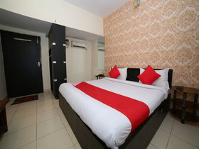 OYO 15933 Hotel V Square