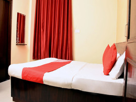 Shree Ambe Tara Guest House By OYO Rooms
