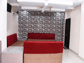Shree Ambe Tara Guest House By OYO Rooms