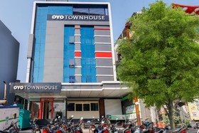 325 South Tukoganj by Oyo Rooms