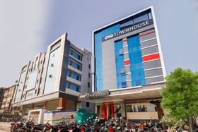 325 South Tukoganj by Oyo Rooms