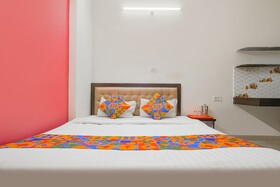 Fabexpress Royal Palace Inn