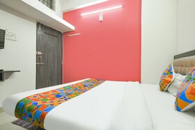 Fabexpress Royal Palace Inn