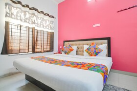 Fabexpress Royal Palace Inn