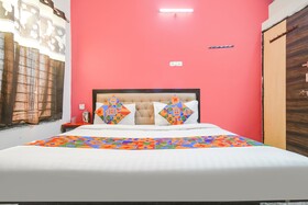 Fabexpress Royal Palace Inn