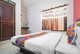 Fabexpress Royal Palace Inn