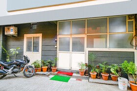 Fabexpress Royal Palace Inn