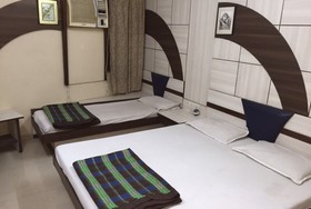 Goroomgo Neelam Indore