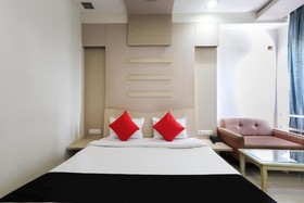 Capital O 62303 Hotel Apna Palace