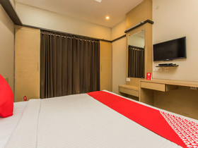 Hotel Bee Town By FabHotels