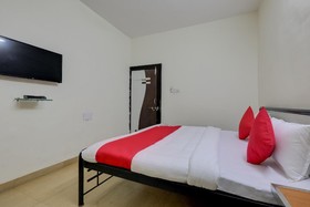 Shri Madan Mahal by OYO Rooms