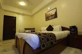 OYO Premium Jabalpur Russel Chowk