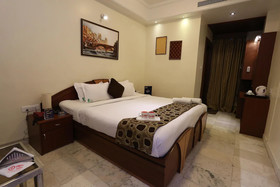 OYO Premium Jabalpur Russel Chowk