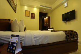 OYO Premium Jabalpur Russel Chowk