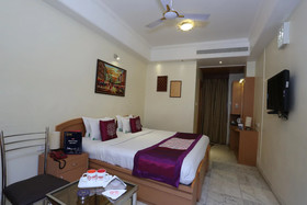 OYO Premium Jabalpur Russel Chowk