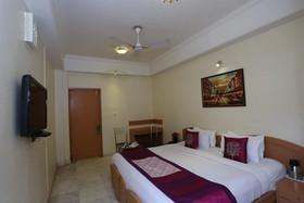 OYO Premium Jabalpur Russel Chowk