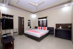 BM Hotel Aarna Palace by OYO