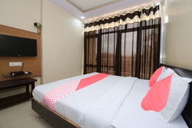 BM Hotel Aarna Palace by OYO