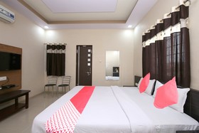 BM Hotel Aarna Palace by OYO